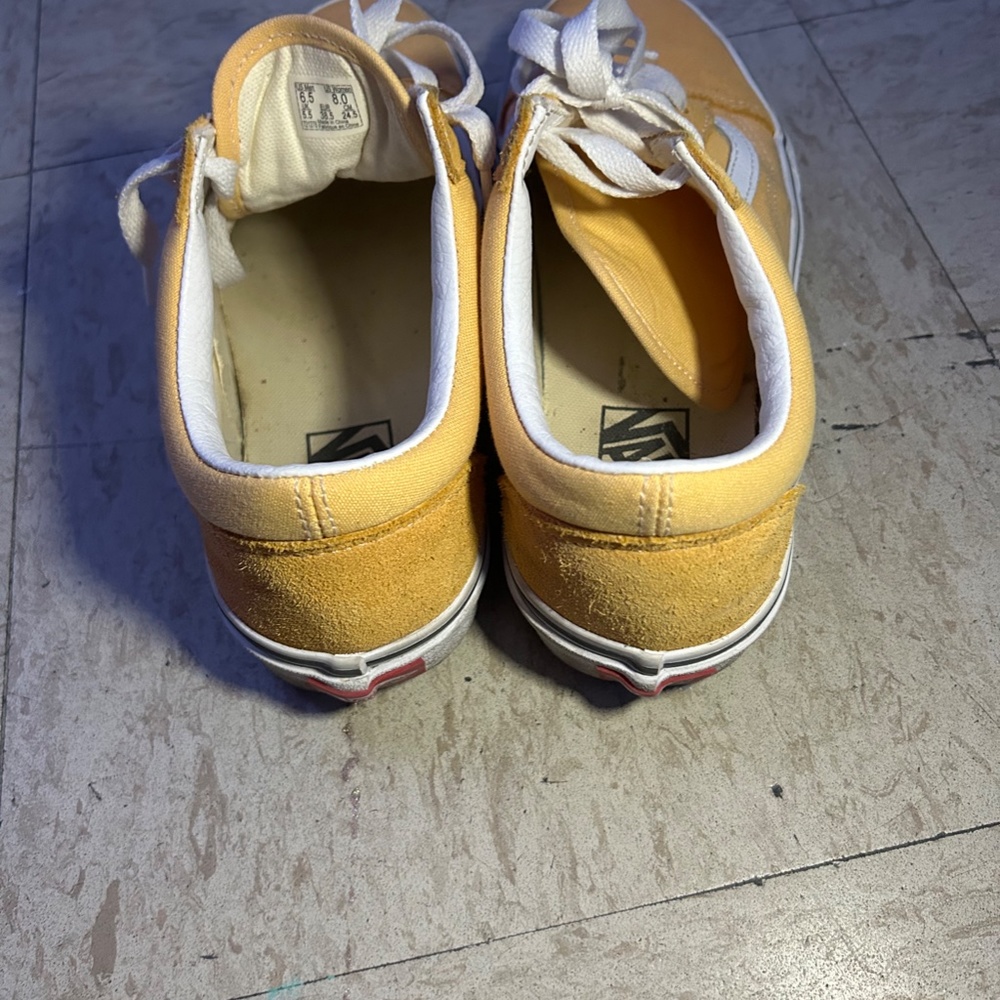 Shoes - Picture 4 of 4